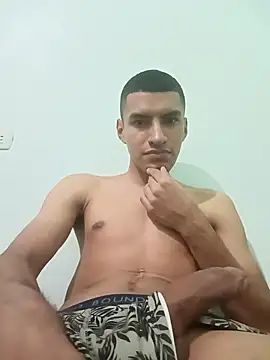 Snapshot of Rogersmit2 chatting on 12.21.24 Rogersmit2 online show from 12.21.24