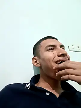 Snapshot of Rogersmit2 chatting on 10.04.25 Rogersmit2 online show from 10.04.25