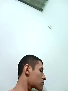 Snapshot of Rogersmit2 chatting on 10.28.25 Rogersmit2 online show from 10.28.25