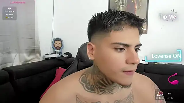 Snapshot of mad_maxxx2 chatting on 11.23.25 mad maxxx2 online show from 11.23.25