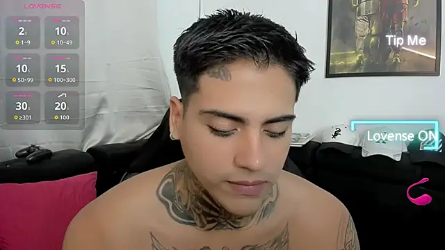 Snapshot of mad_maxxx2 chatting on 11.30.25 mad maxxx2 online show from 11.30.25