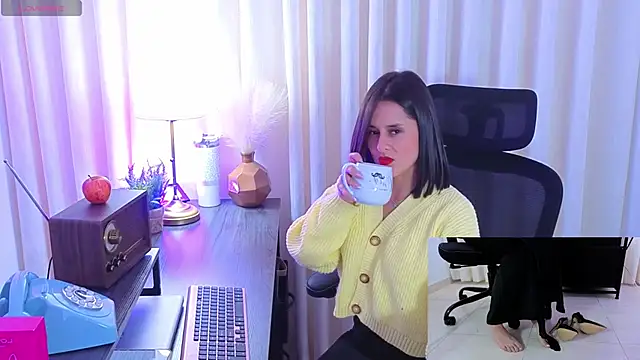Snapshot of Alice_milf_ chatting on 04.16.26 Alice milf online show from 04.16.26