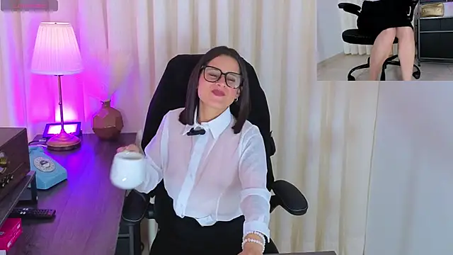 Snapshot of Alice_milf_ chatting on 04.18.26 Alice milf online show from 04.18.26