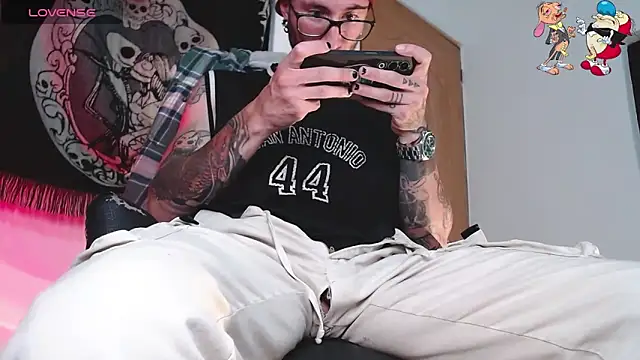 Snapshot of ren_stipee chatting on 10.01.25 ren stipee online show from 10.01.25