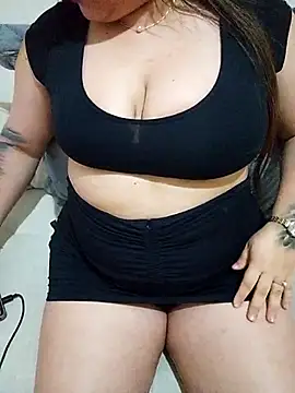 Snapshot of karoll_24 chatting on 12.21.25 karoll 24 online show from 12.21.25