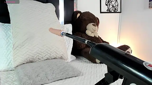 emma-hiill online show from 01.24.25