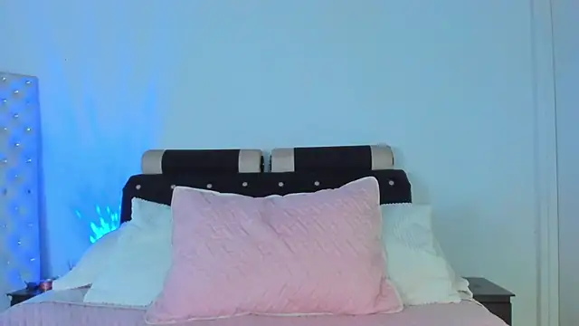 emma-hiill online show from 02.15.25