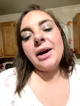 Snapshot of lairarose chatting on 10.19.25 lairarose online show from 10.19.25