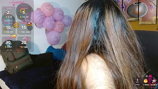 Snapshot of Laurizolson chatting on 12.11.24 Laurizolson online show from 12.11.24