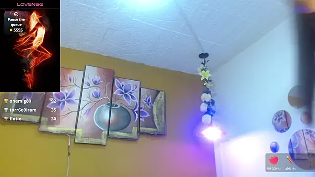 Snapshot of Laurizolson chatting on 01.03.25 Laurizolson online show from 01.03.25