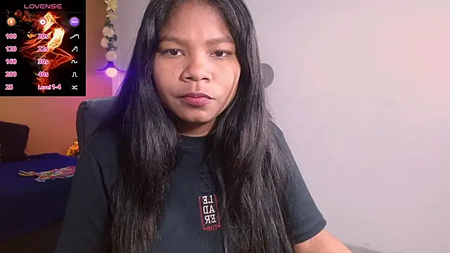 Snapshot of Laurizolson chatting on 01.17.25 Laurizolson online show from 01.17.25