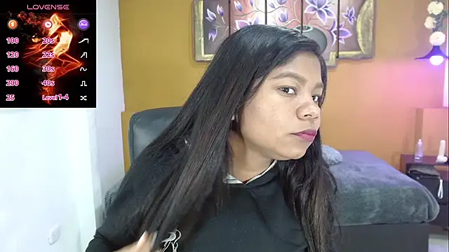 Snapshot of Laurizolson chatting on 02.07.25 Laurizolson online show from 02.07.25