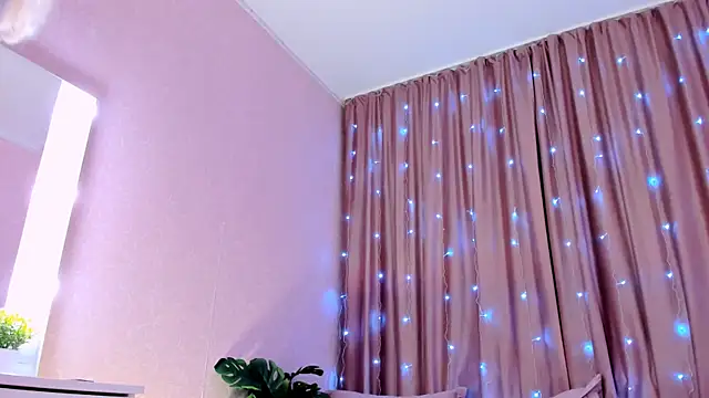 Snapshot of Elis_miracle chatting on 12.26.24 Elis miracle online show from 12.26.24