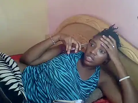 Snapshot of Zara_Twilight chatting on 12.18.24 Zara Twilight online show from 12.18.24