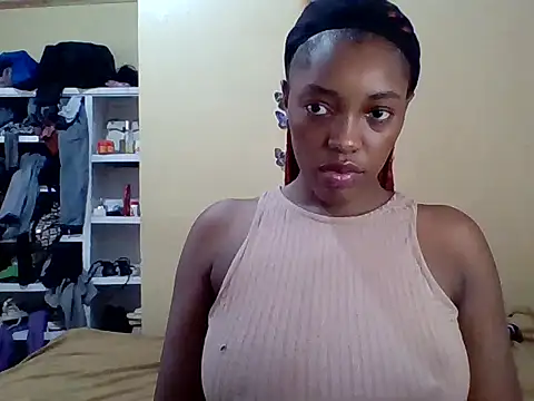 Snapshot of Zara_Twilight chatting on 12.18.25 Zara Twilight online show from 12.18.25