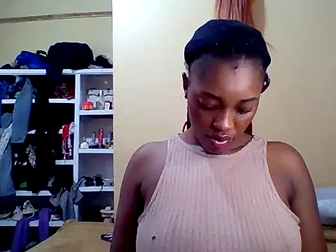 Snapshot of Zara_Twilight chatting on 12.20.25 Zara Twilight online show from 12.20.25