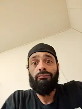 Snapshot of C8L3U chatting on 01.18.25 C8L3U online show from 01.18.25