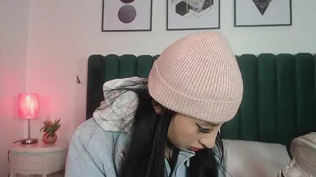 Nicolette ks  online show from 10.31.25