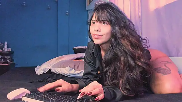 Snapshot of AllisonCatUwU chatting on 02.28.25 AllisonCatUwU online show from 02.28.25