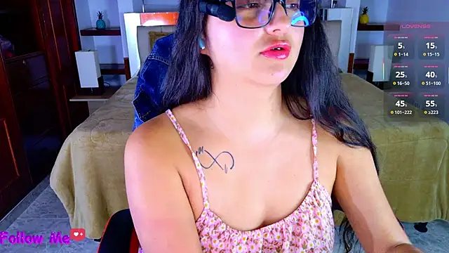 scarlleth  online show from 12.02.25