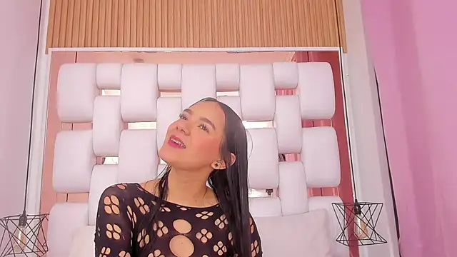 EmmyCruzZ online show from 11.13.25