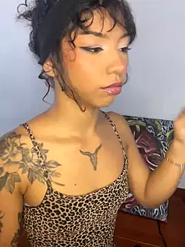 Snapshot of abby_dove17 chatting on 11.18.25 abby dove17 online show from 11.18.25