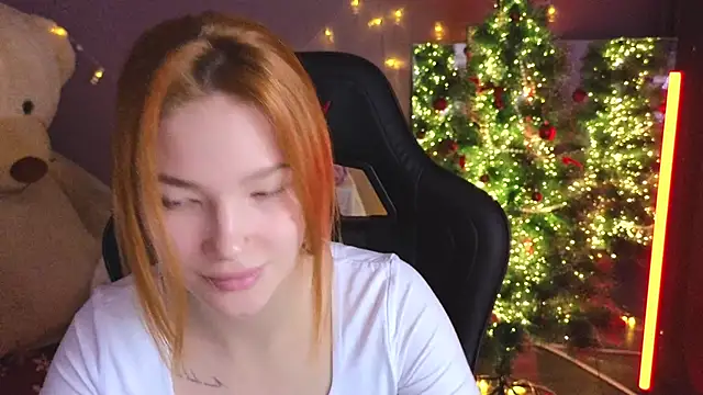 Snapshot of erikabrian chatting on 12.14.25 erikabrian online show from 12.14.25