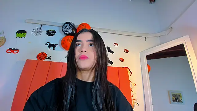 Snapshot of valen_rose0 chatting on 10.30.25 valen rose0 online show from 10.30.25