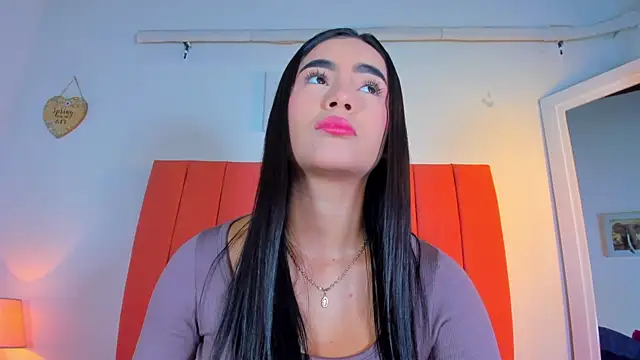 Snapshot of valen_rose0 chatting on 11.12.25 valen rose0 online show from 11.12.25