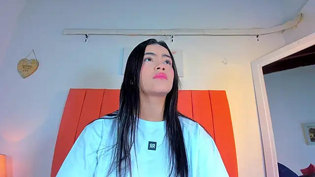 Snapshot of valen_rose0 chatting on 11.28.25 valen rose0 online show from 11.28.25