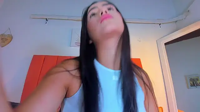 Snapshot of valen_rose0 chatting on 12.15.25 valen rose0 online show from 12.15.25