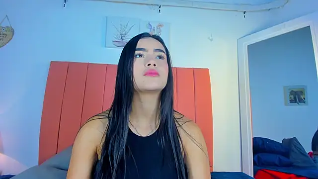 Snapshot of valen_rose0 chatting on 12.19.25 valen rose0 online show from 12.19.25