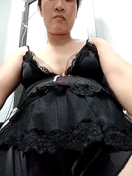 Snapshot of Haralushiaaa chatting on 09.30.25 Haralushiaaa online show from 09.30.25