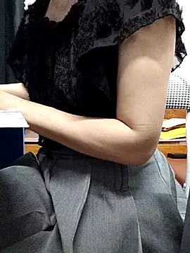 Snapshot of Haralushiaaa chatting on 10.16.25 Haralushiaaa online show from 10.16.25
