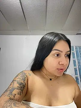 Pretty Isadora online show from 02.20.25