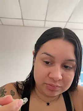 Pretty Isadora online show from 03.14.25