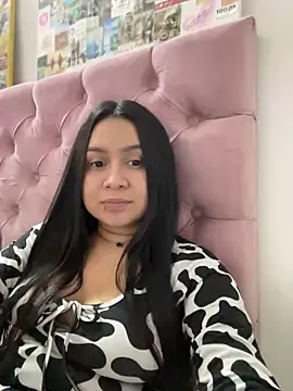 Pretty Isadora online show from 03.15.25