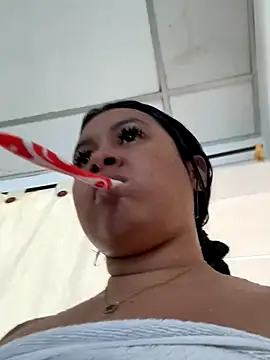 Pretty Isadora online show from 11.22.25