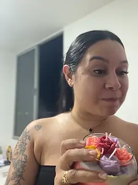 Snapshot of Pretty_Isadora chatting on 05.14.26 Pretty Isadora online show from 05.14.26