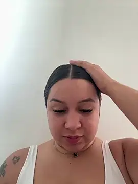 Snapshot of Pretty_Isadora chatting on 05.15.26 Pretty Isadora online show from 05.15.26