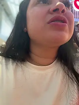 Snapshot of Pretty_Isadora chatting on 05.19.26 Pretty Isadora online show from 05.19.26