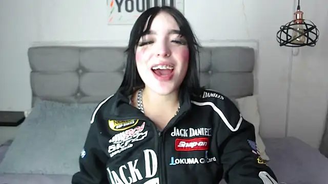 Snapshot of Lyane_xx chatting on 01.13.25 Lyane xx online show from 01.13.25