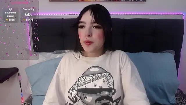 Snapshot of Lyane_xx chatting on 01.21.25 Lyane xx online show from 01.21.25