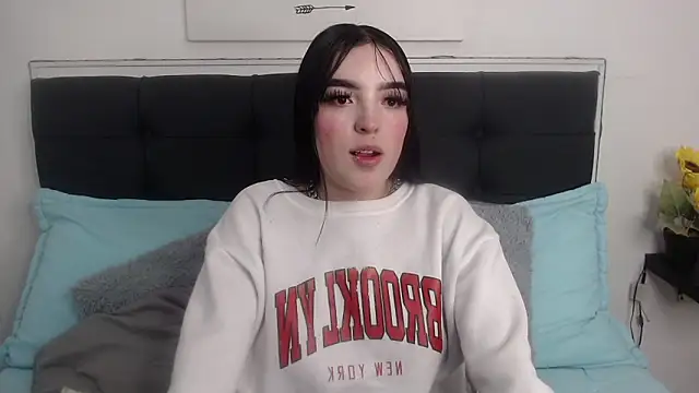 Snapshot of Lyane_xx chatting on 03.05.25 Lyane xx online show from 03.05.25