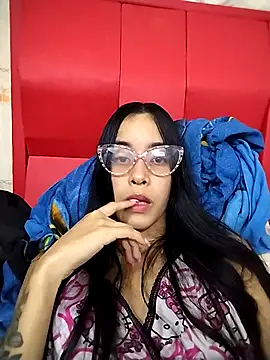 Snapshot of The-quee22 chatting on 09.09.25 The-quee22 online show from 09.09.25