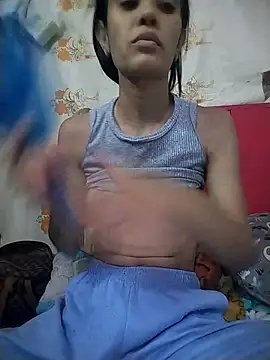 Snapshot of The-quee22 chatting on 10.10.25 The-quee22 online show from 10.10.25