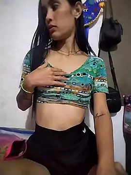 Snapshot of The-quee22 chatting on 11.06.25 The-quee22 online show from 11.06.25