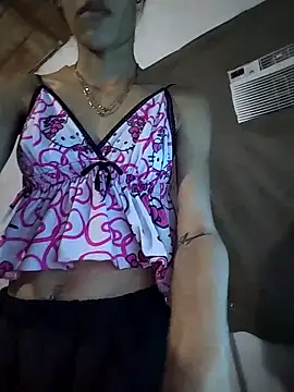 Snapshot of The-quee22 chatting on 11.20.25 The-quee22 online show from 11.20.25