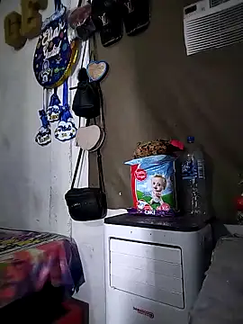 Snapshot of The-quee22 chatting on 12.19.25 The-quee22 online show from 12.19.25