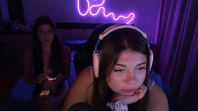 helengilmor online show from 09.08.25